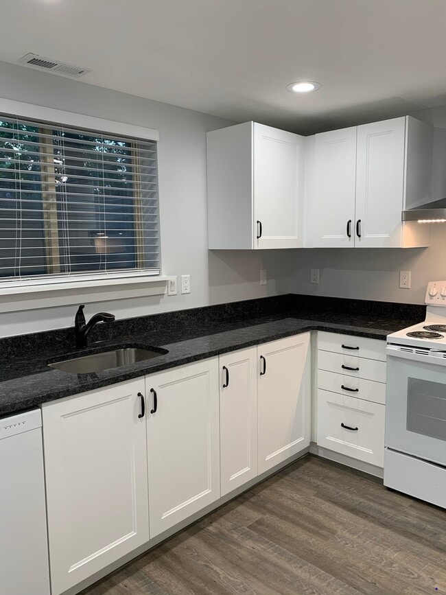 Building Photo - 8740 S Spartan Dr