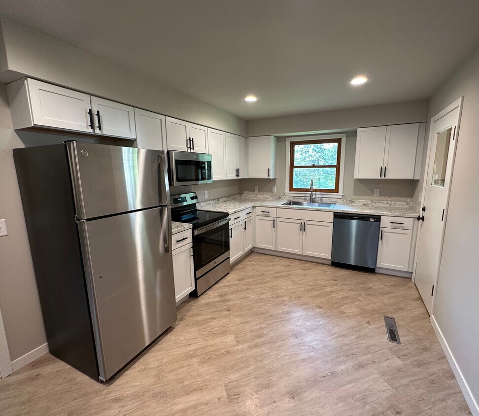 Kitchen - 5526 Terre Haute Ave