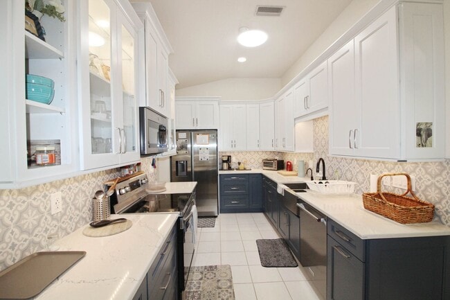 Building Photo - Vista Del Lago Seasonal Villa for Rent