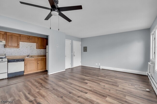 Foto del edificio - 1595 E 2nd St