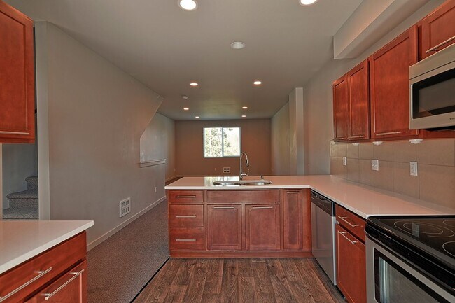 Foto del edificio - Spacious Townhome Near Silver Lake - Move ...
