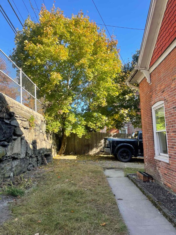 Foto del edificio - 977 Riverside Dr