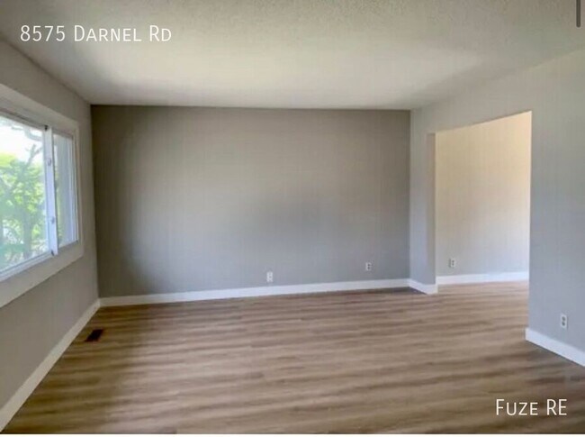 Foto del edificio - 8575 Darnel Rd