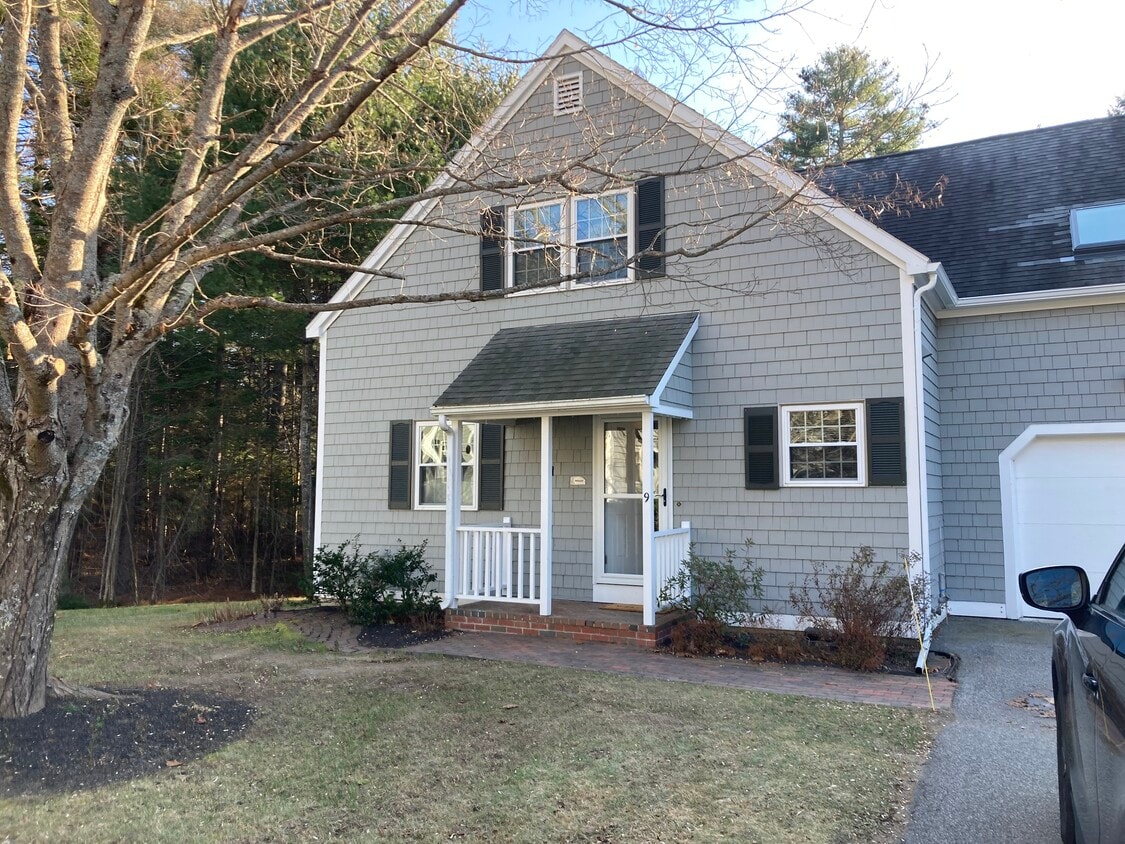 9 Lupine Ct, Yarmouth, ME 04096 Townhome Rentals in Yarmouth ME