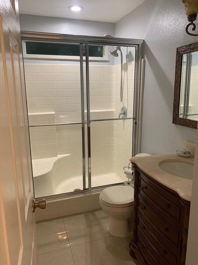 Bathroom - 1499 Godfrey Ave