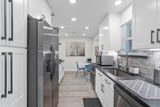 Foto del edificio - 3138 Sunbeam St