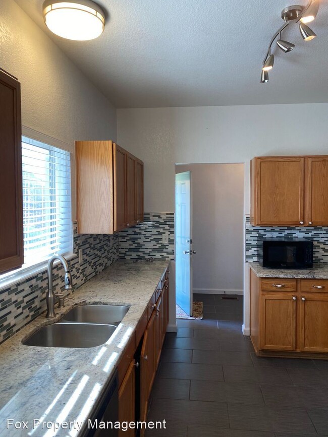 Building Photo - 4 br, 3 bath House - 10184 Wyandott Circle N