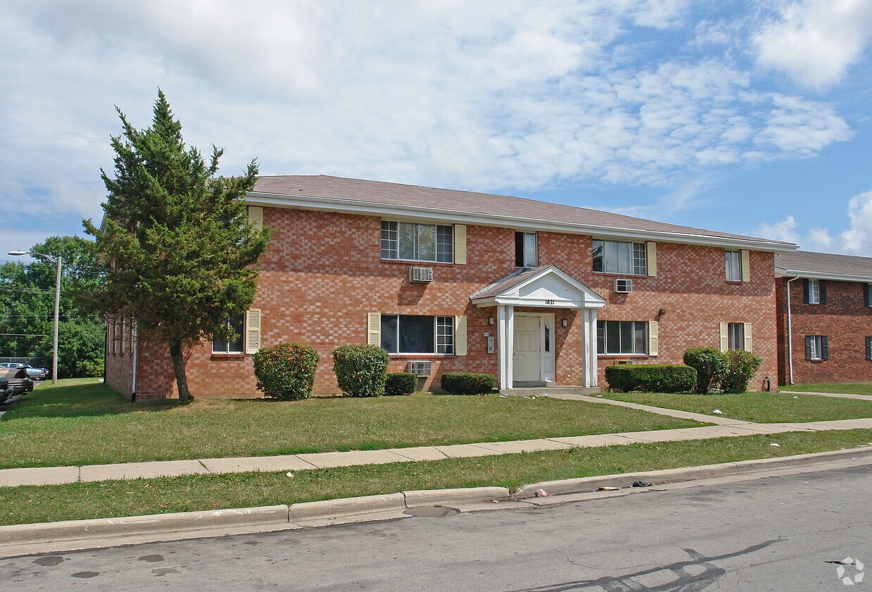 1821 Roosevelt Ave, Racine, WI 53406 Apartments in Racine, WI