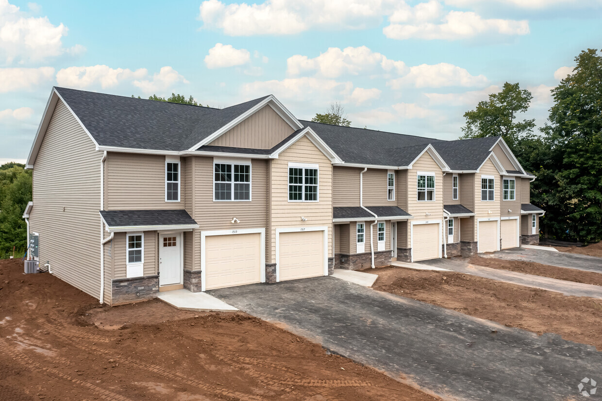 Primary Photo - Creekwood Townhomes