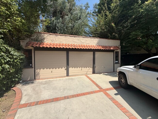 Building Photo - 2935 Monterey Rd