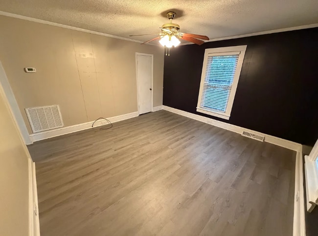 Building Photo - 18 N Central Ave