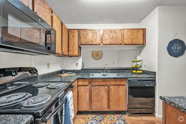 1 BR, 1 BA, 718 SF. - Kitchen - Chasewood