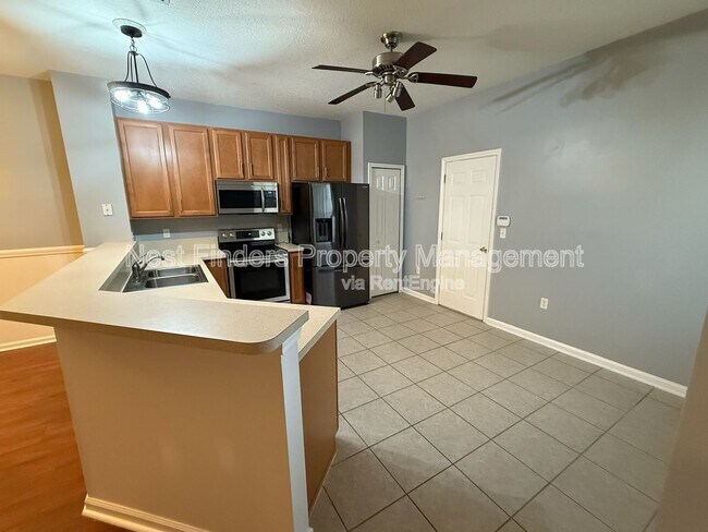 Building Photo - 9744 Summer Grove Way W