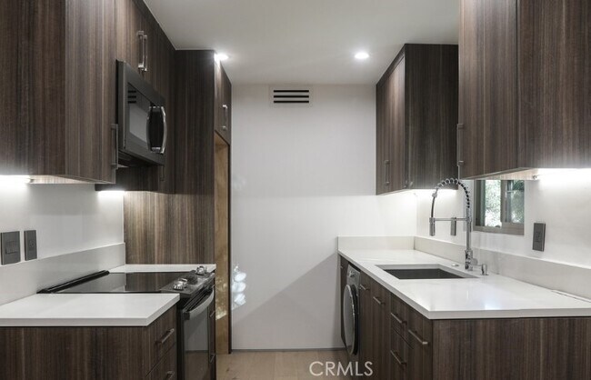 Building Photo - 5900 Murietta Ave