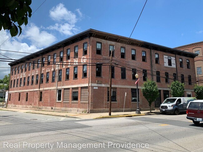 Foto del edificio - 548 Roosevelt Ave