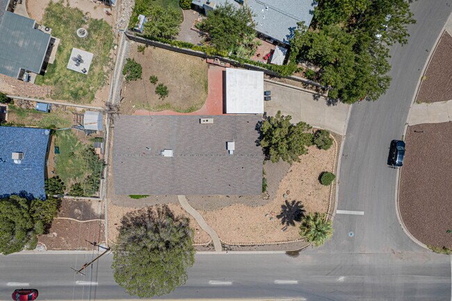 Building Photo - 4200 N Stanton St