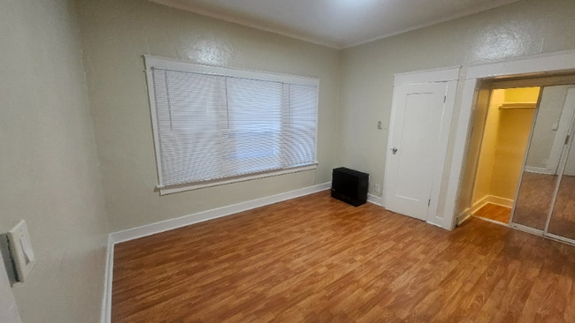 Photo - 1026 Ingraham St Apartment