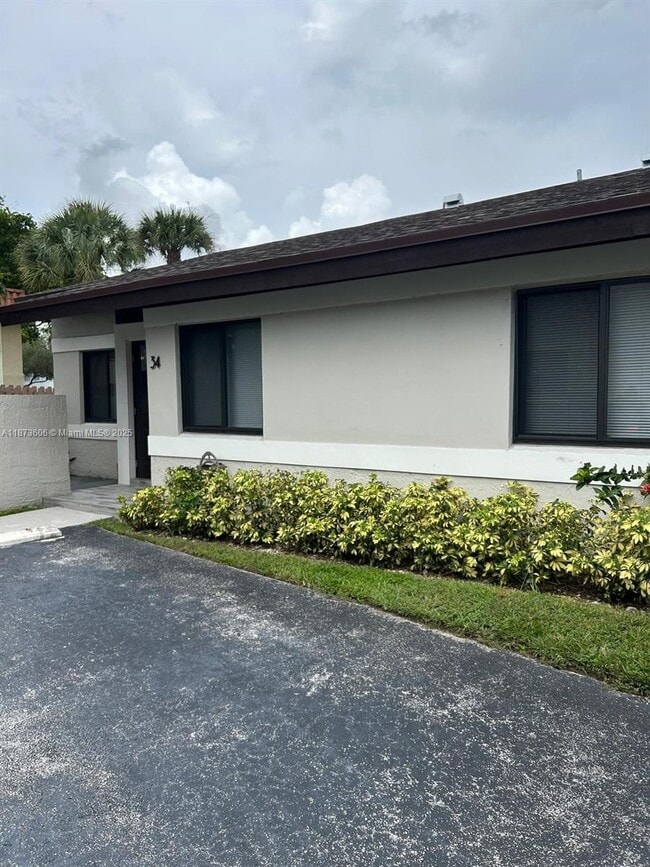 Building Photo - 9630 SW 152nd Ave