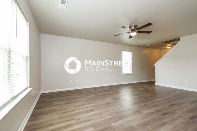 Foto del edificio - 3 Bedroom Pet-Friendly Home in Browns Summit, NC with Main Street Renewal