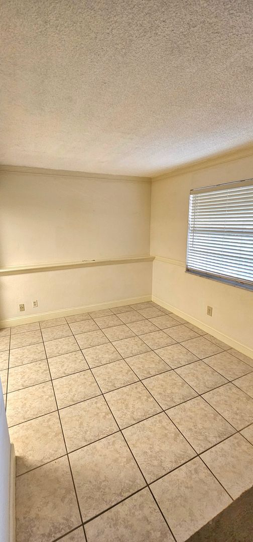 Building Photo - Riverfront Community with Resort Ammenities. 2/2 second Floor.