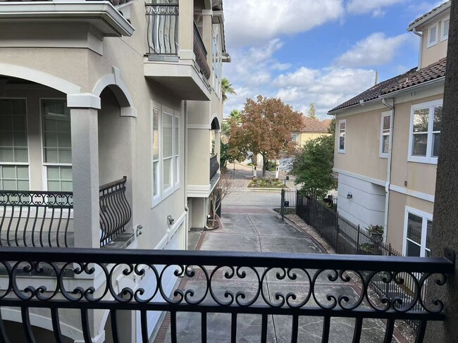 Foto del edificio - 5511 Val Verde St