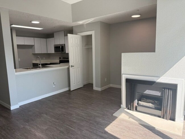 Interior Photo - River House Apartments