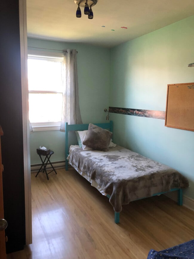 chambre à coucher - 5137 Av Mariette