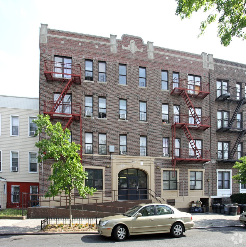 Primary Photo - 1350 Park Pl