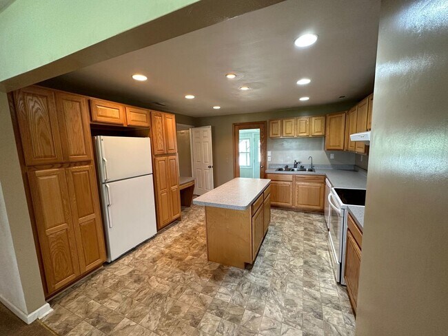 Building Photo - Welcome to your dream retreat! Nestled on ...