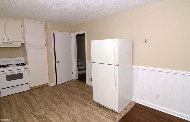 Foto del edificio - 3 br, 2 bath House - 2418 GREEN FORREST Dr
