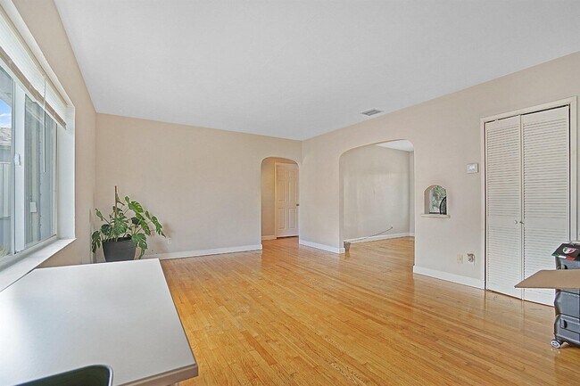Foto del edificio - 530 SW 10th St