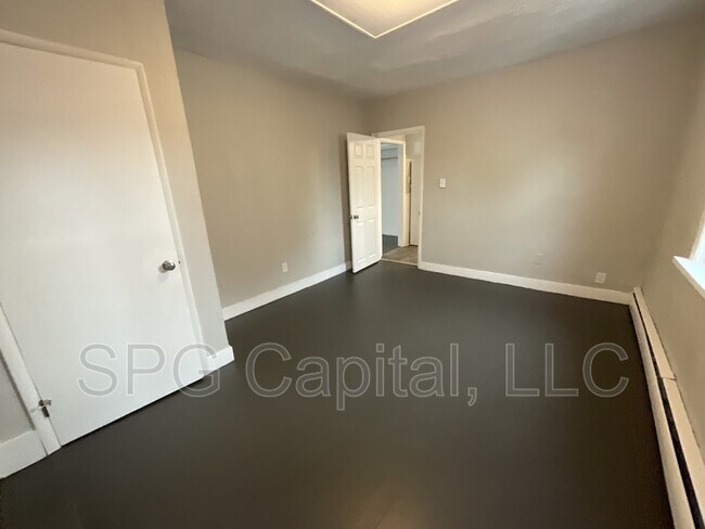 Building Photo - 422 N High St