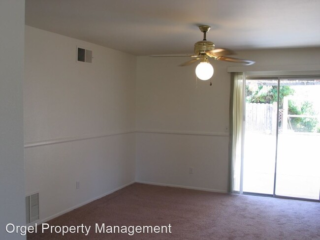 Building Photo - 3 br, 2 bath House - 10001 E. Glendon Circle