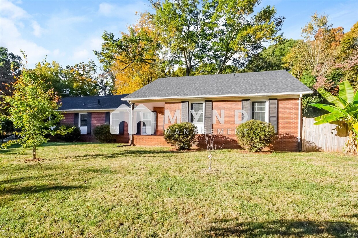 5 br, 2.5 bath House 128 Brierwood Rd House Rental in Statesville