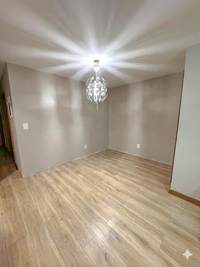 Foto del edificio - 6816 Adams St