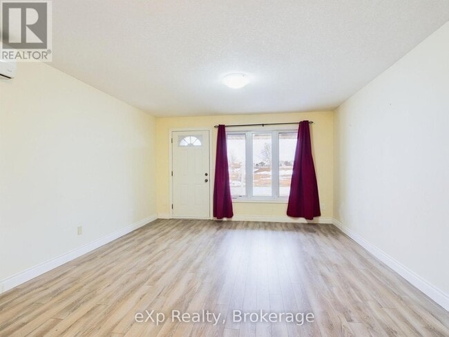 Building Photo - 55 Regent St S