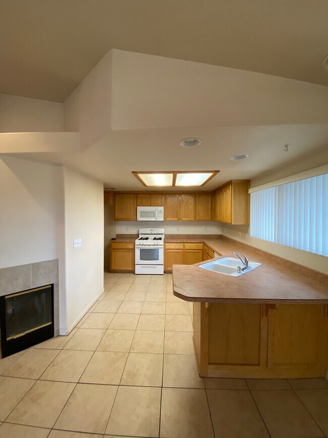 Building Photo - 8529 Bolero Dr