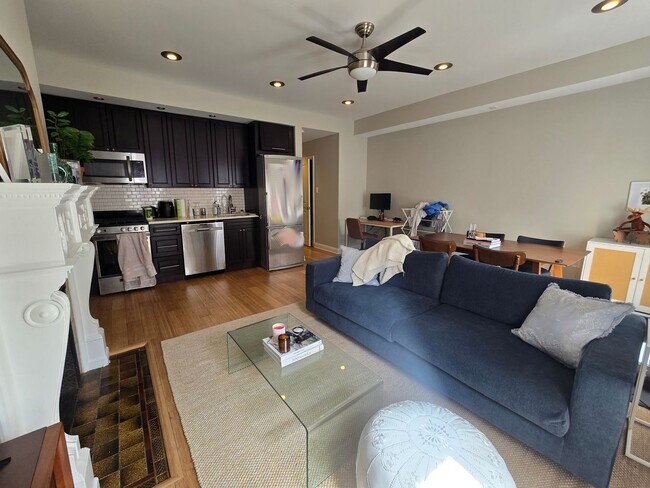 Foto del edificio - Beautiful bright modern 1 bedroom in the h...