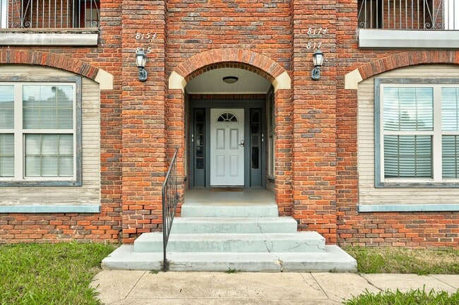 Building Photo - 817 East Dr