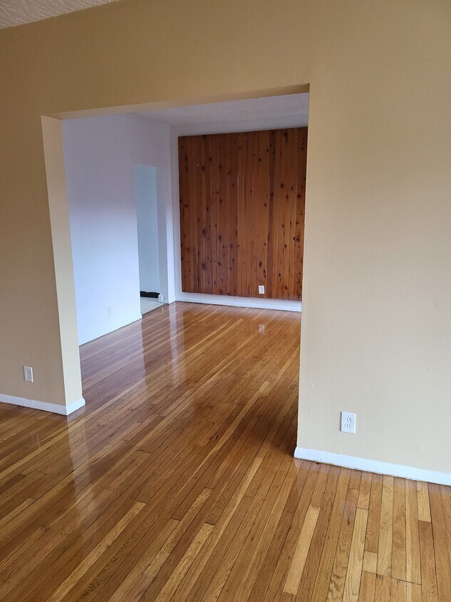 Foto principal - 2329 E 70th St