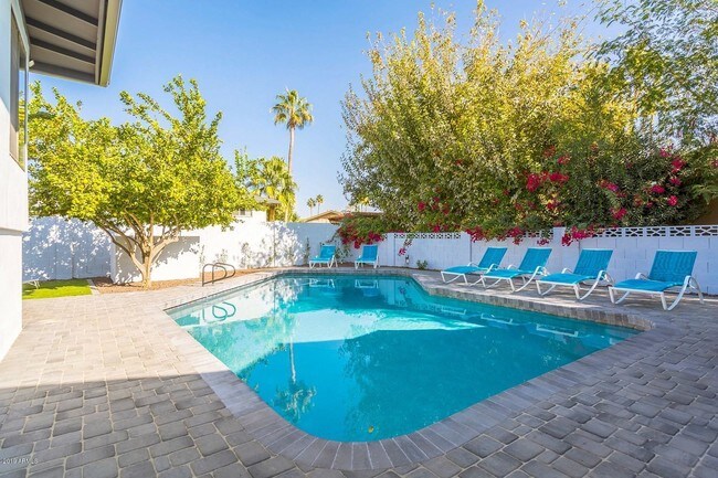 Foto del edificio - 8226 E Jackrabbit Rd