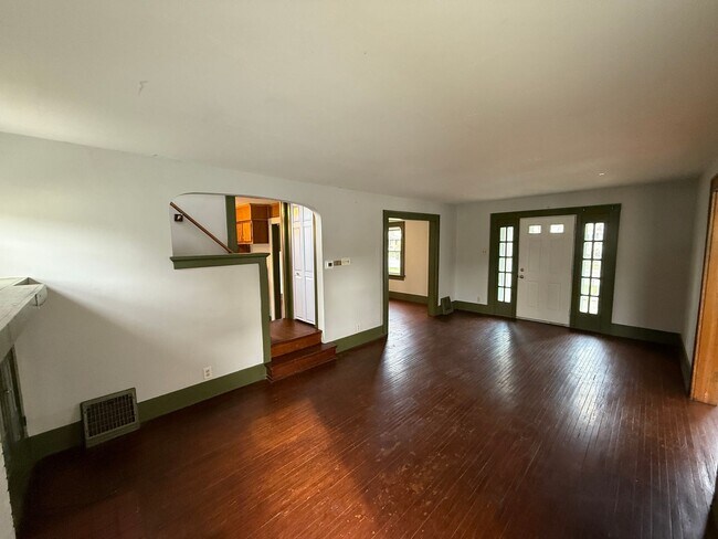 Foto del edificio - House For Rent by Capital Property Managem...