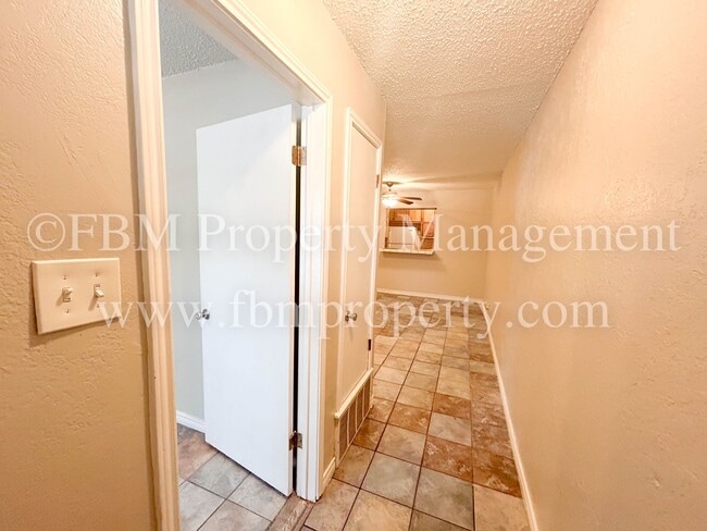 Building Photo - 2534 W Sycamore Ave - 2 Bedroom, 1 Bathroom Apartment Home in Corsicana, TX