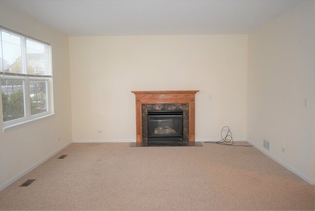 Building Photo - 546 Niagara Dr