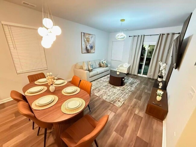 Photo - 1371 Speedway St House