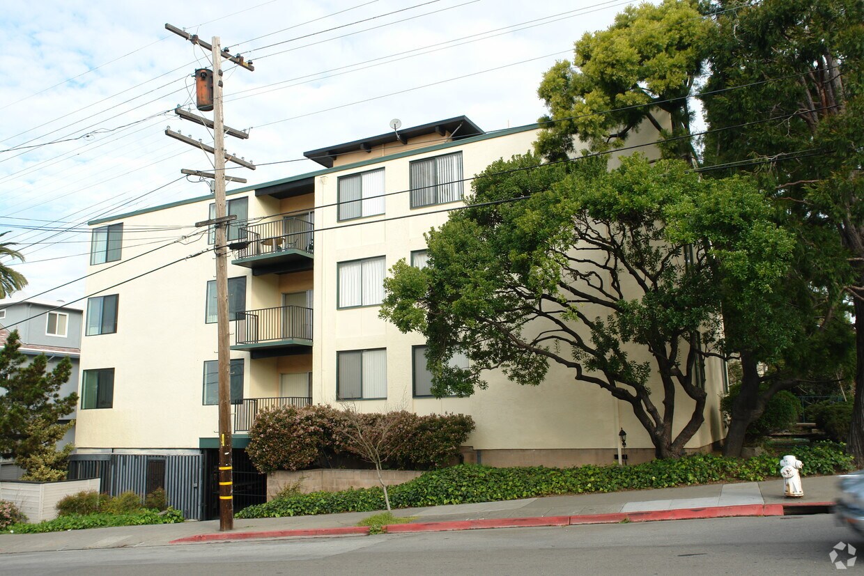 Building Photo - 1550 Walnut St