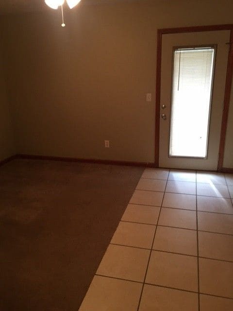 Photo - Perfect 1 Bedroom 1 Bathroom With Fenced In Backyard! Apartment