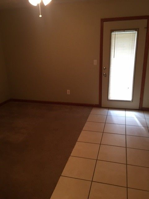 Foto del edificio - Perfect 1 Bedroom 1 Bathroom With Fenced In Backyard!