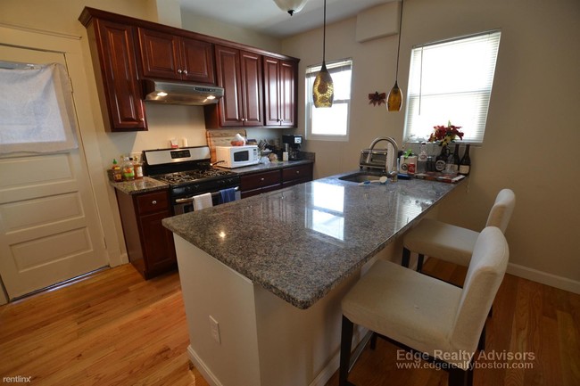 Building Photo - 3 br, 1 bath  - 12 Litchfield St # 2