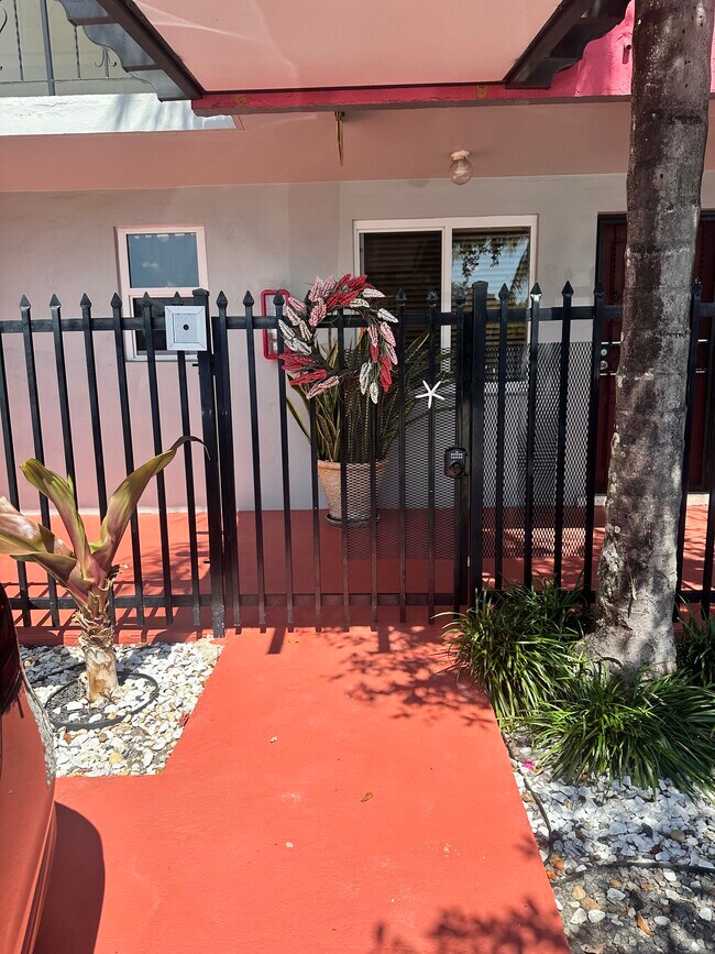 Foto del edificio - 191 NW 17th Ave